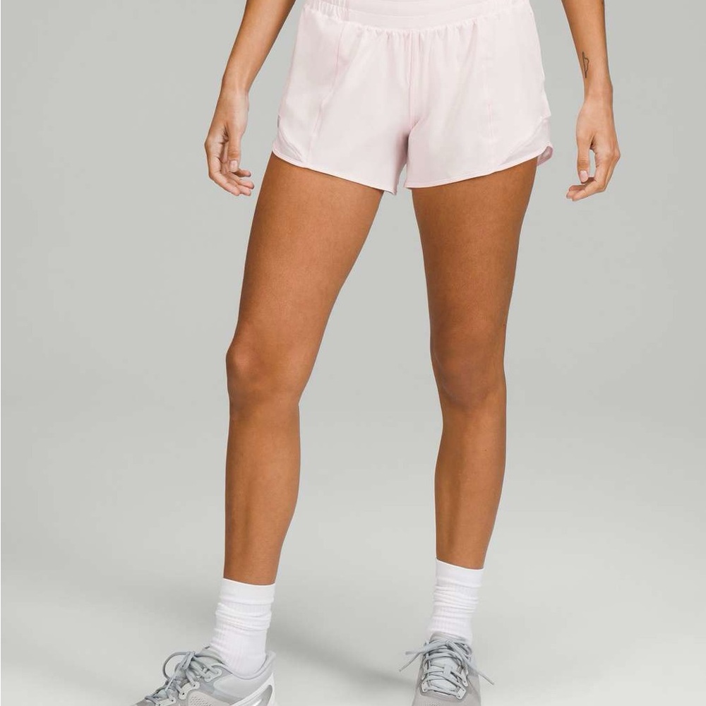 RARE Lululemon Hotty Hot Low Rise 4” Short in STRAWBERRY MILKSHAKE